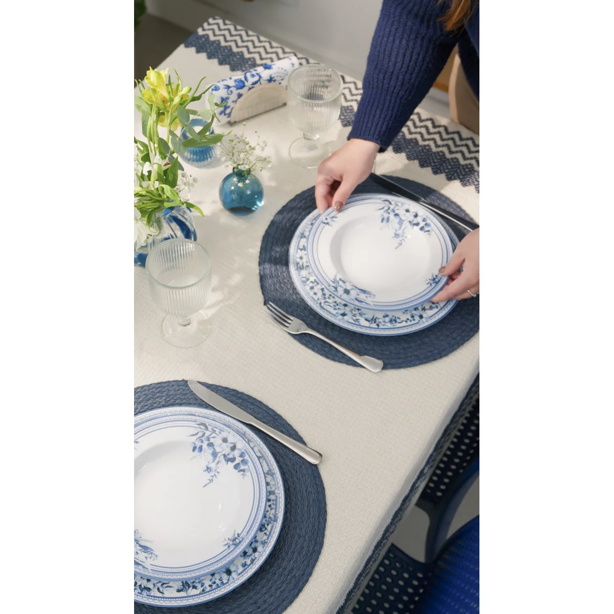 Conjunto Xícara e Pires de Chá Tramontina Azzura em Porcelana Decorada 250 ml 2 Peças