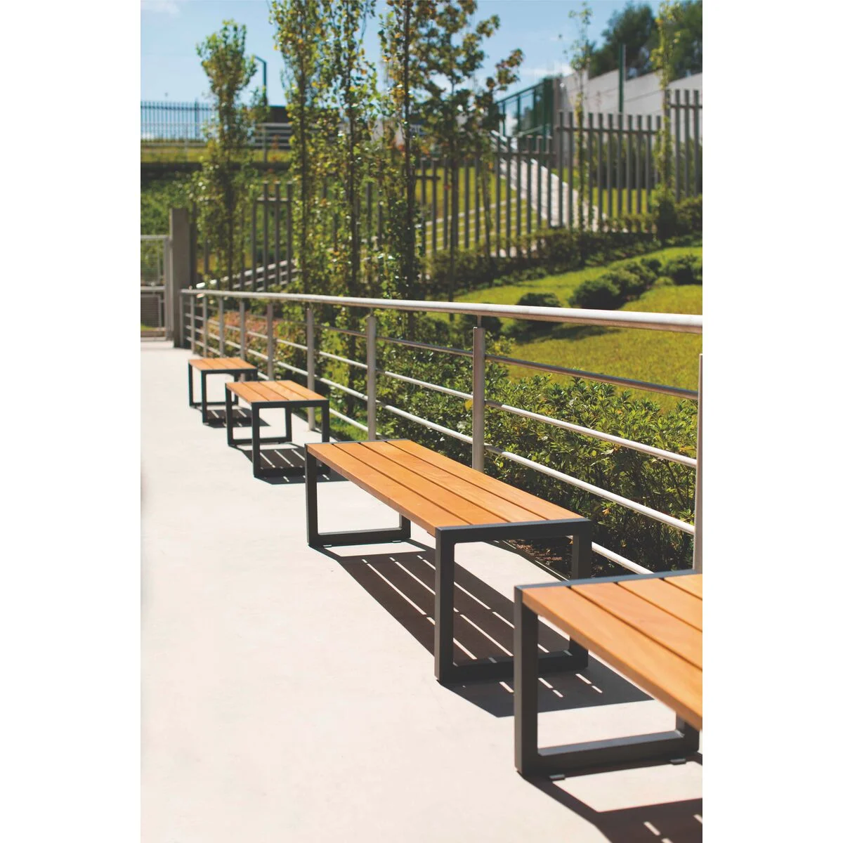 Banco de Madeira Tramontina Urban Highline em Madeira Garapeira com Acabamento Ecoclear 3 Lugares