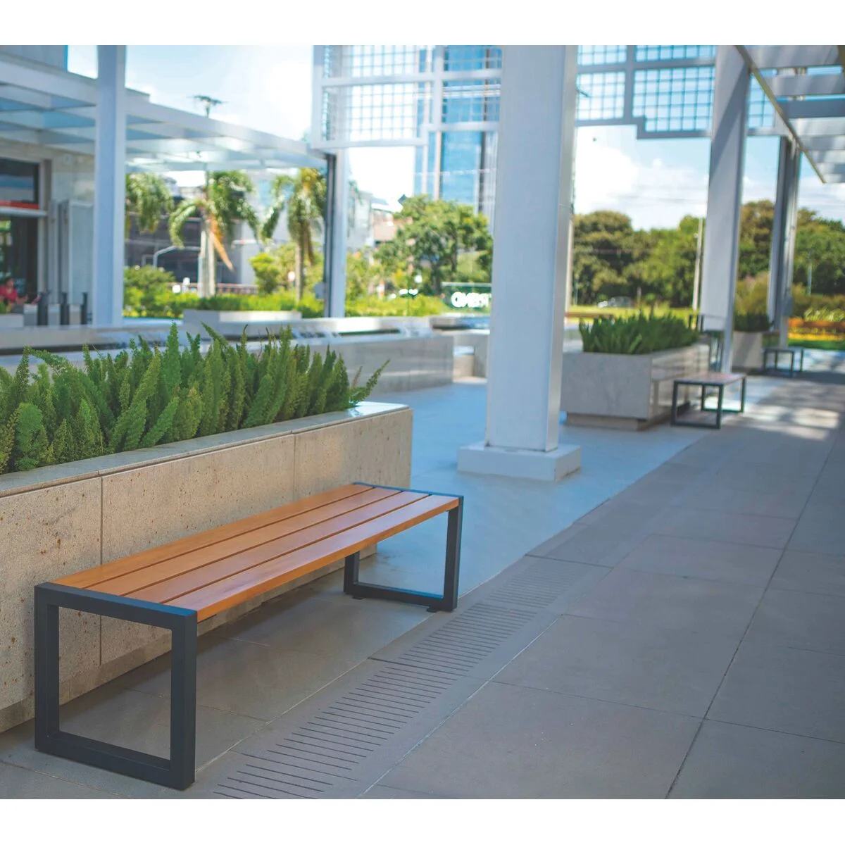 Banco de Madeira Tramontina Urban Highline em Madeira Garapeira com Acabamento Ecoclear 3 Lugares