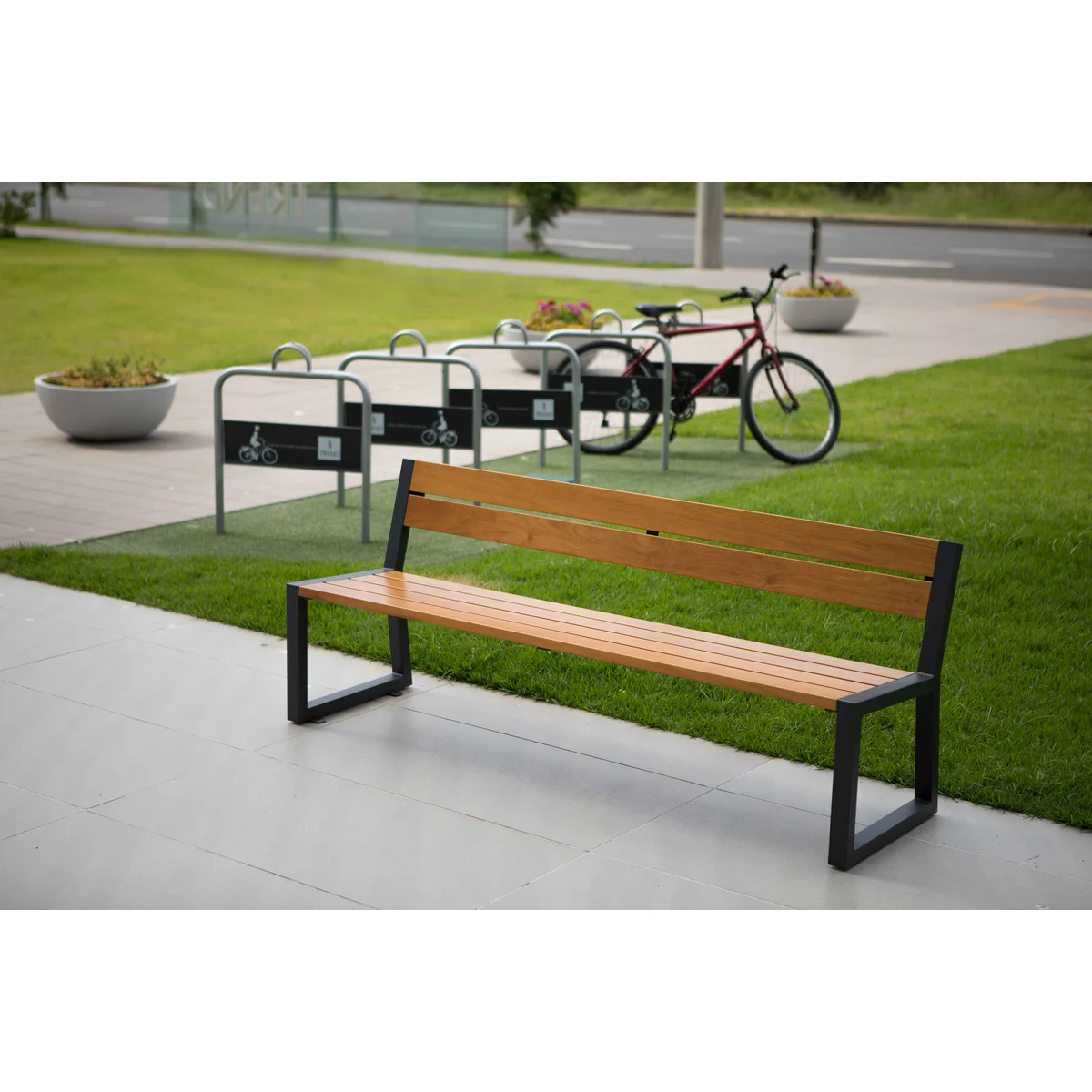 Banco de Madeira Tramontina Urban Highline em Madeira Garapeira com Acabamento Ecoclear e Encosto 190 cm em FSC