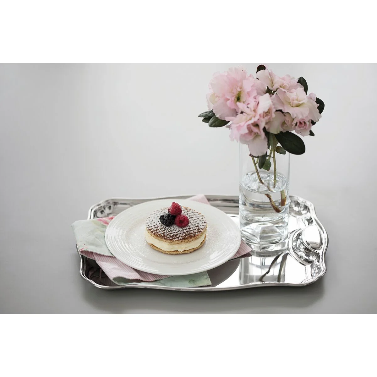 Bandeja Tramontina Classic Retangular em Aço Inox com Alças 42 x 29 cm