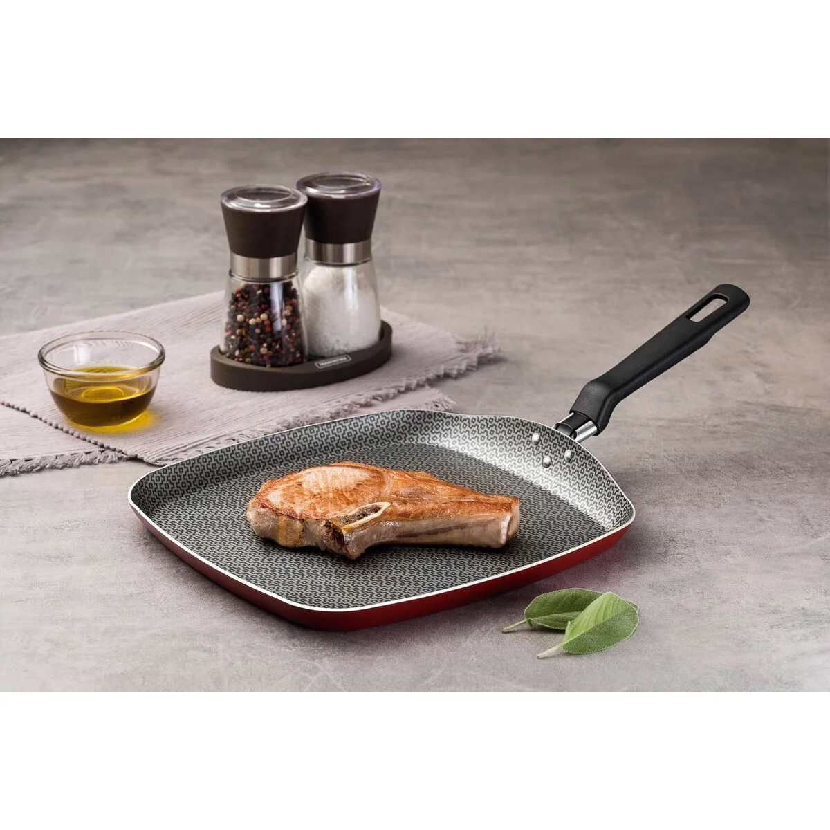 Bistequeira Lisa Tramontina Loreto em Alumínio com Revestimento Interno Antiaderente Starflon Max com Cabo Baquelite 26 cm 1 L Vermelha