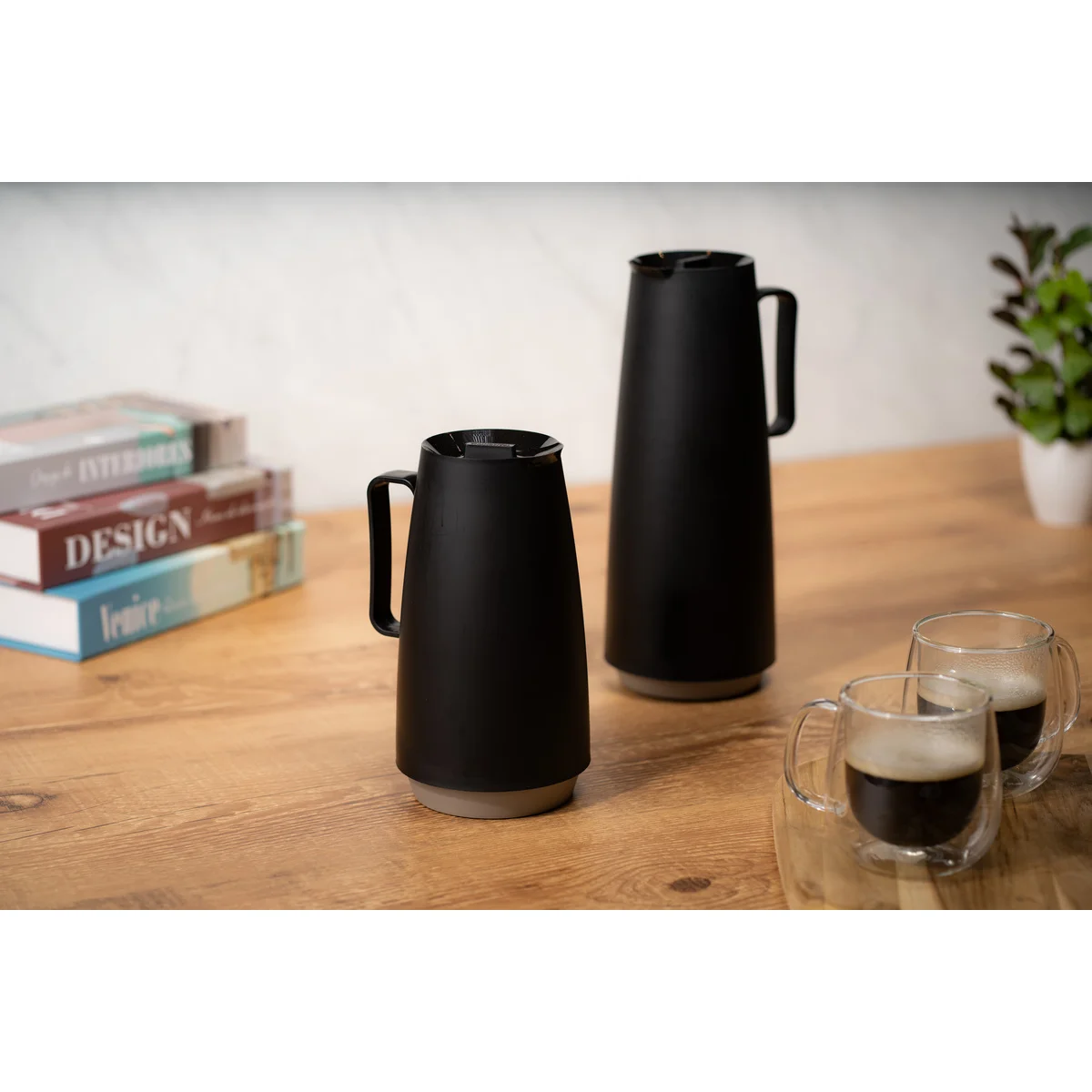 Bule Térmico Tramontina Exata em Plástico Preto com Ampola de Vidro 500 ml