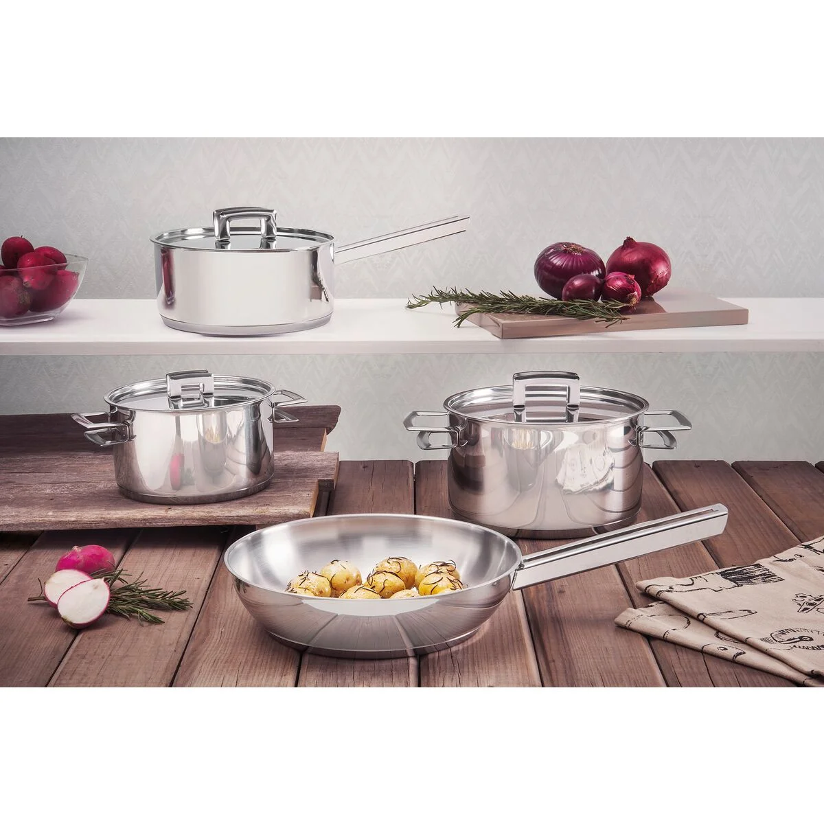 Caçarola Tramontina Brava Rasa em Aço Inox Fundo Triplo com Tampa Plana e Alças 16 cm 1,4 L