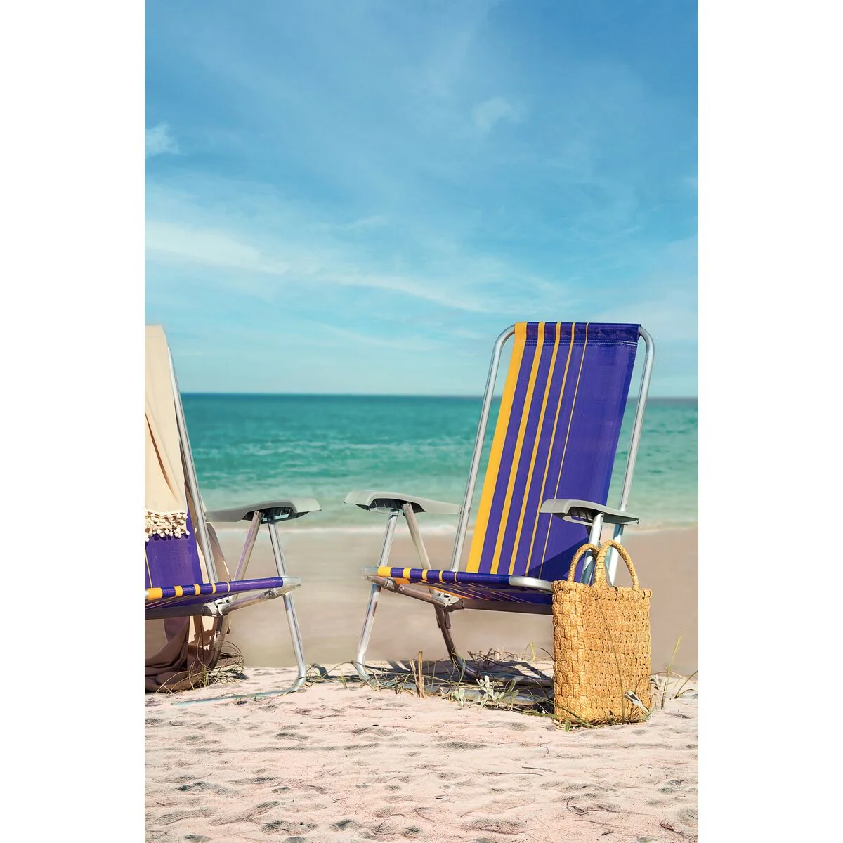 Cadeira de Praia Reclinável Tramontina Bali Baixa em Alumínio com Assento Roxo e Amarelo