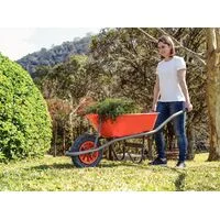 Carrinho de Mão Tramontina com Caçamba Funda Plástica Laranja 55 L, Braço Metálico e Pneu Maciço