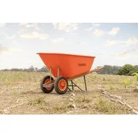 Carrinho de Mão Tramontina com Caçamba Plástica Extrafunda Laranja 200 L, Braço de Madeira e Duas Rodas com Pneus Maciços