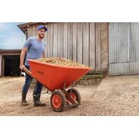 Carrinho de Mão Tramontina com Caçamba Plástica Extrafunda Laranja 200 L, Braço de Madeira e Duas Rodas com Pneus Maciços