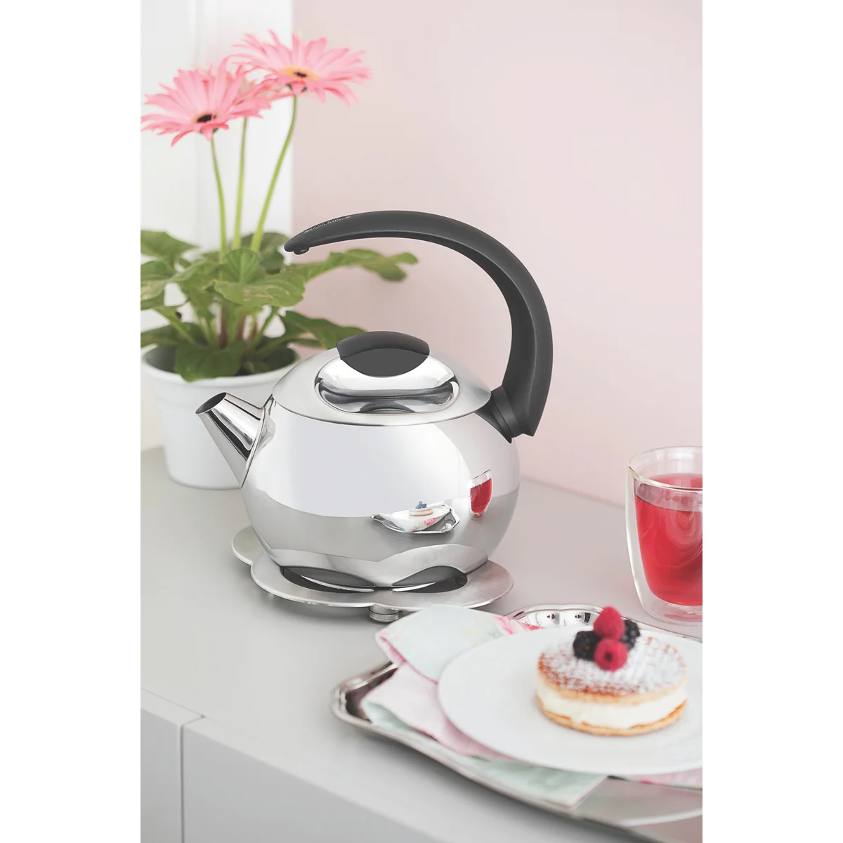 Chaleira Tramontina em Aço Inox Cabo Preto 14,5 cm 2,25 L