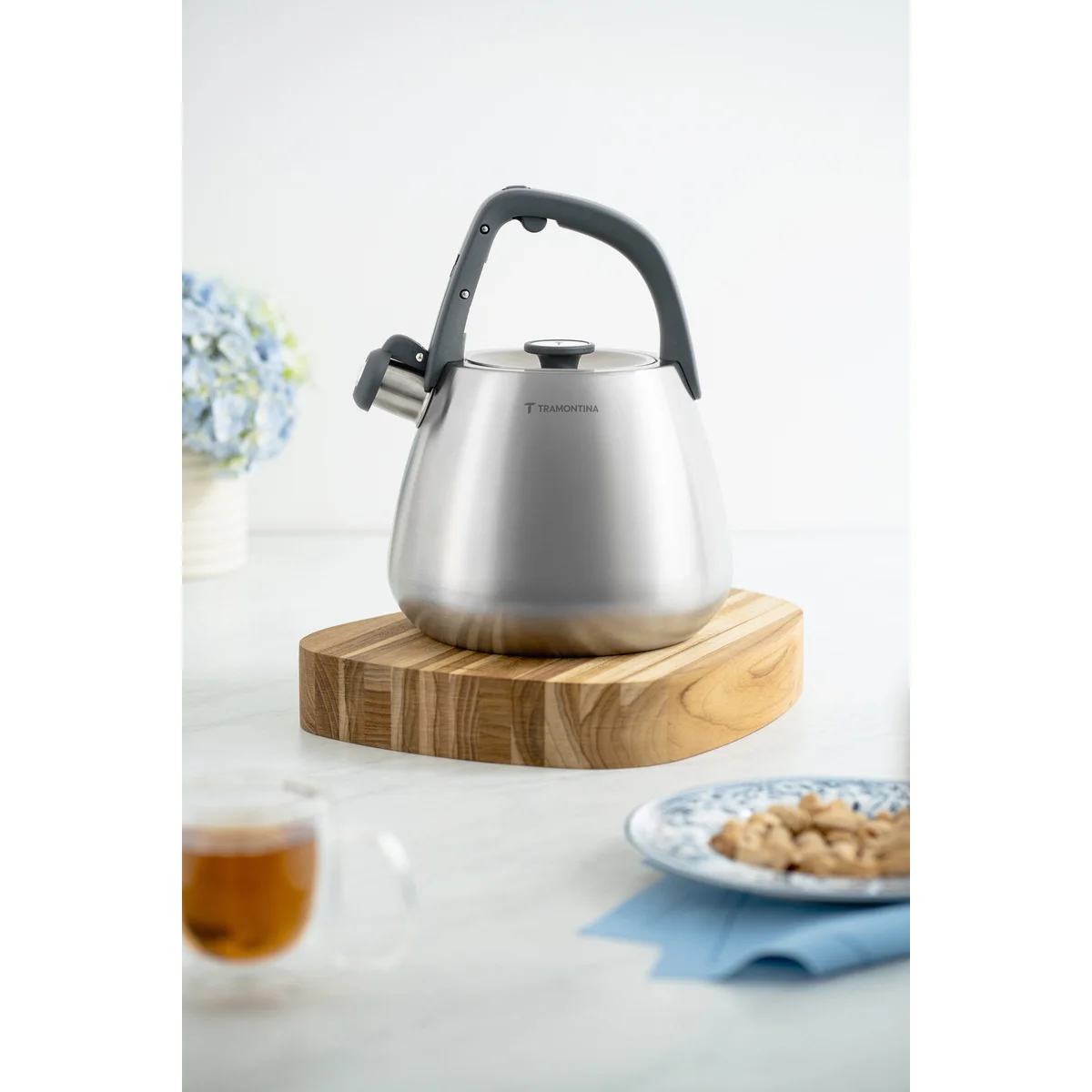 Chaleira Tramontina em Aço Inox com Apito e Cabo de Nylon 2,5 L