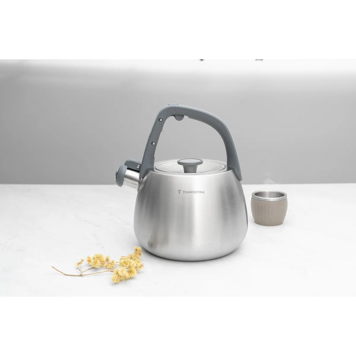 Chaleira Tramontina em Aço Inox com Apito e Cabo de Nylon 2,5 L