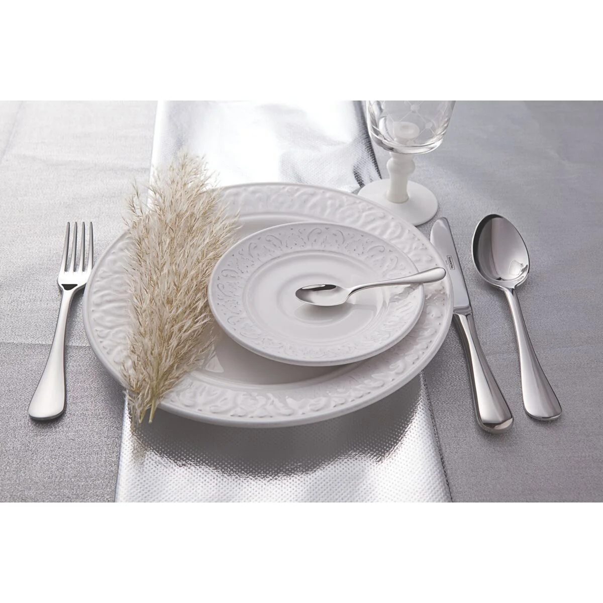Colher de Mesa Tramontina Classic em Aço Inox com Acabamento Alto Brilho