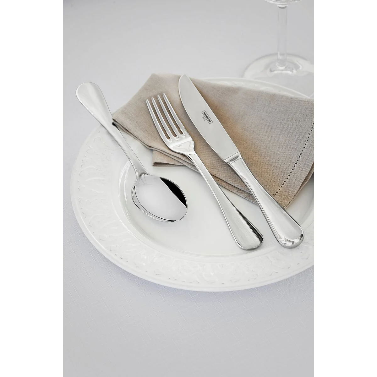 Colher de Mesa Tramontina Classic em Aço Inox com Acabamento Alto Brilho