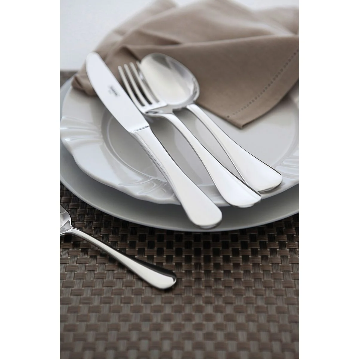 Colher de Mesa Tramontina Classic em Aço Inox com Acabamento Alto Brilho