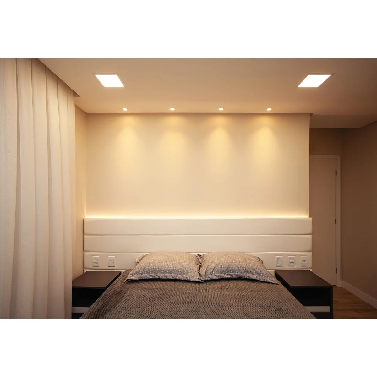 Conjunto 4x2 com 1 Interruptor Paralelo 10 A 250 V e 1 Tomada 2P+T 20 A 250 V Tramontina Liz Branco