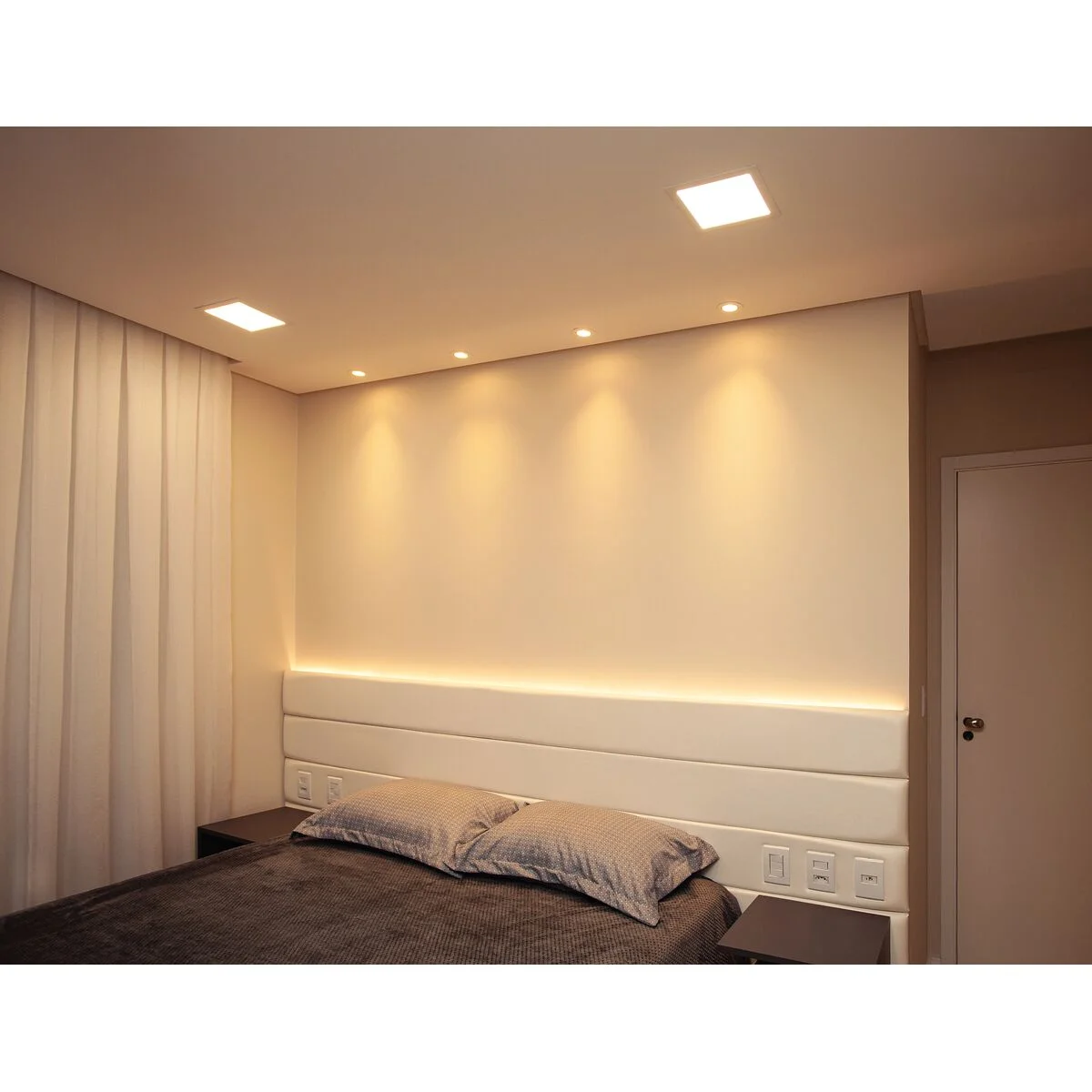 Conjunto 4x2 com 1 Interruptor Paralelo 10 A 250 V e 1 Tomada 2P+T 20 A 250 V Tramontina Liz Branco