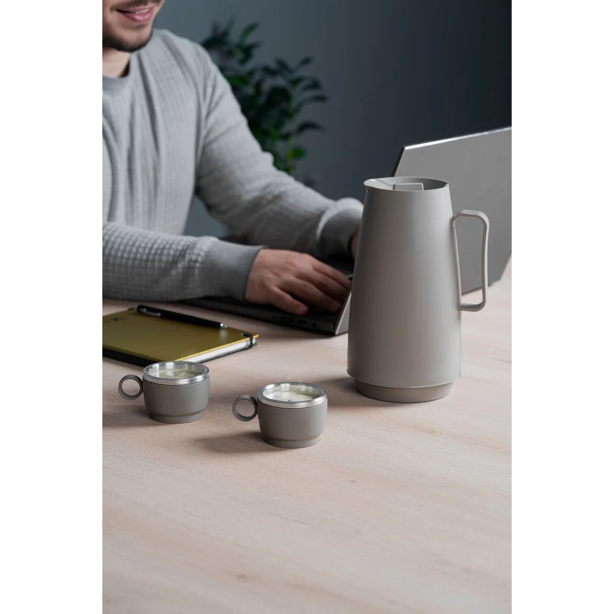 Conjunto de Xícaras para Café Tramontina Empilháveis em Aço Inox com Revestimento em ABS Cinza e Alça Redonda 2 Peças 80 ml