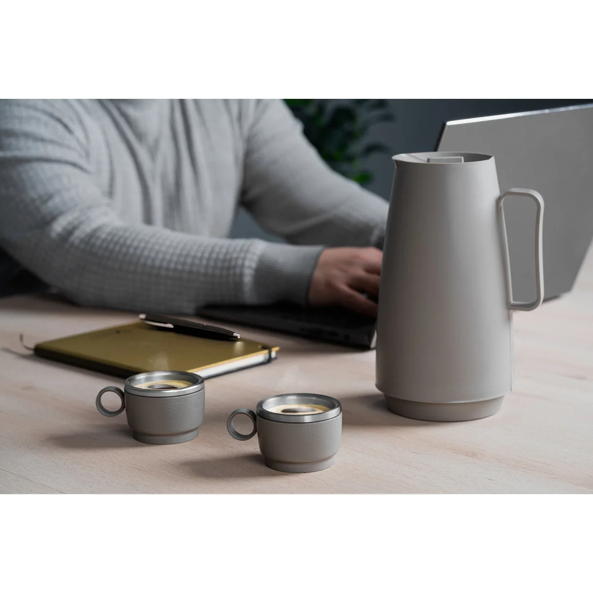 Conjunto de Xícaras para Café Tramontina Empilháveis em Aço Inox com Revestimento em ABS Cinza e Alça Redonda 2 Peças 80 ml