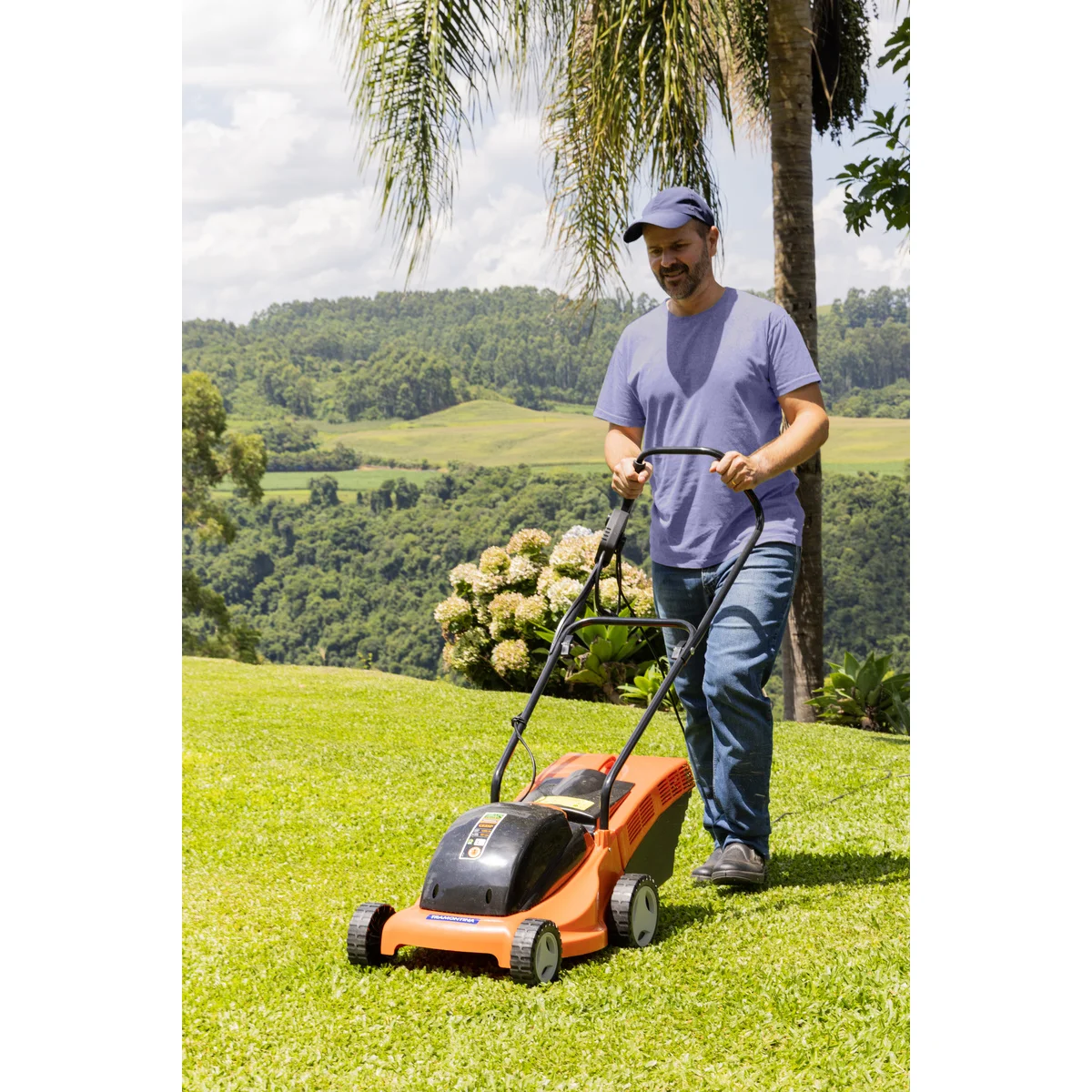 Cortador de Grama Elétrico Tramontina CE35P com Diâmetro de Corte de 350 mm Coletor Rígido e Chassi de Plástico 1300 W 127 V