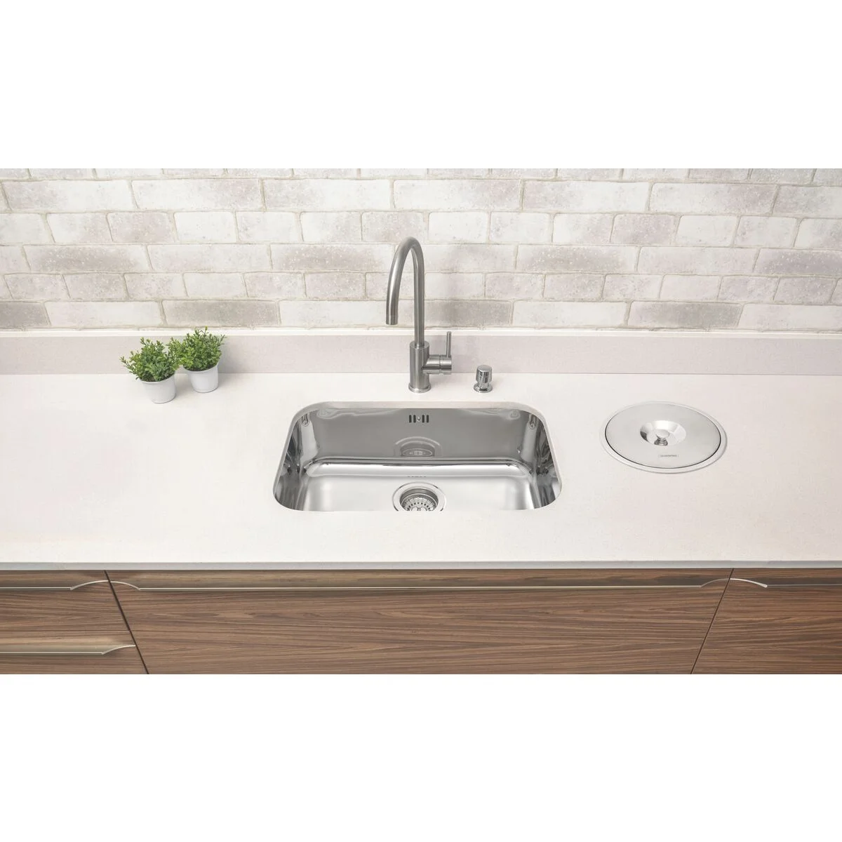 Cuba Tramontina Lavínia 56 BL em aço inox alto brilho 56x34 cm com válvula de 4 1/2" com escape