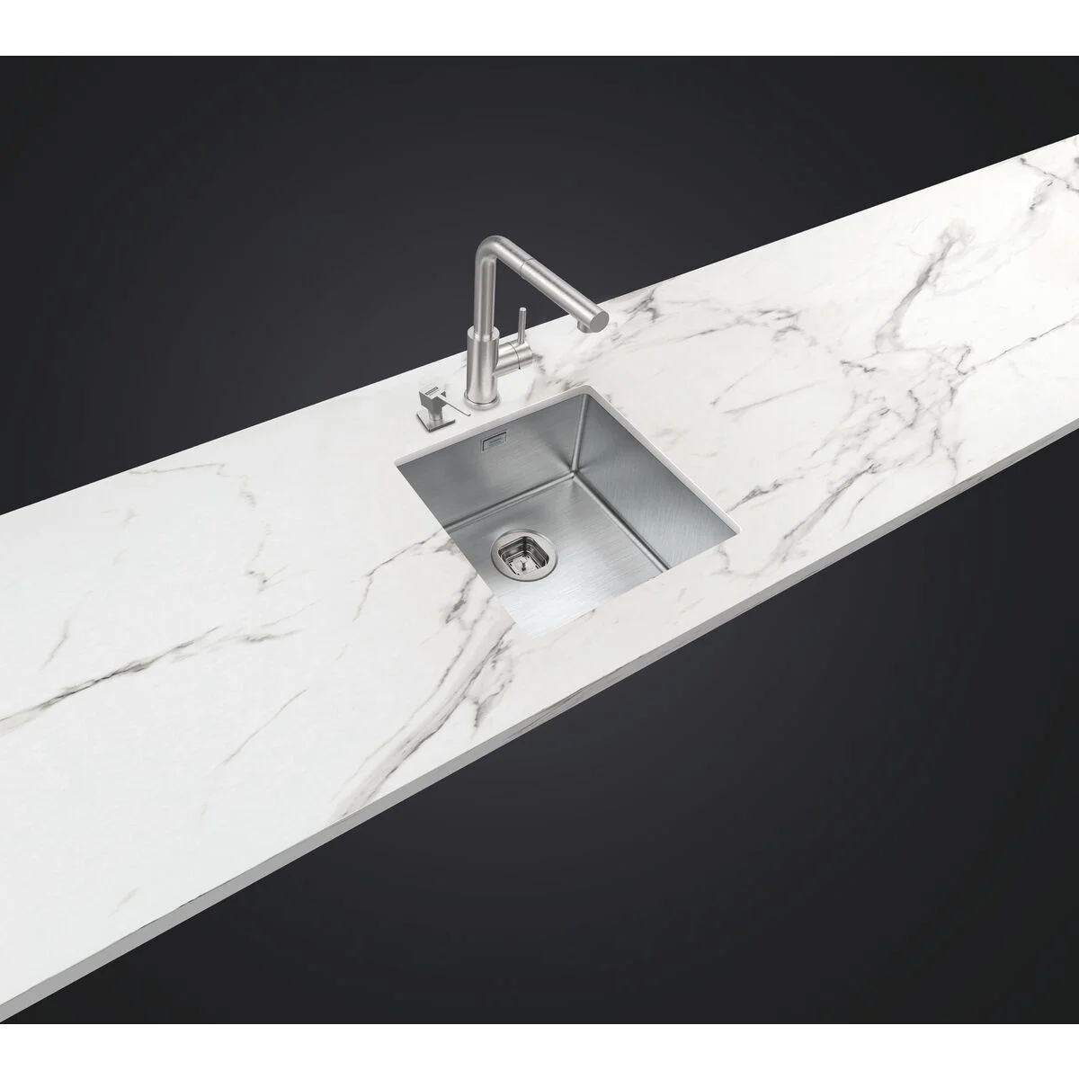 Cuba de embutir Tramontina Design Collection Quadrum Undermount em Aço Inox com Acabamento Acetinado 40 U 44x44cm