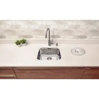 Cuba de embutir Tramontina Lavínia 40 BL em aço inox alto brilho 40x34 cm com válvula de 4 1/2" com escape