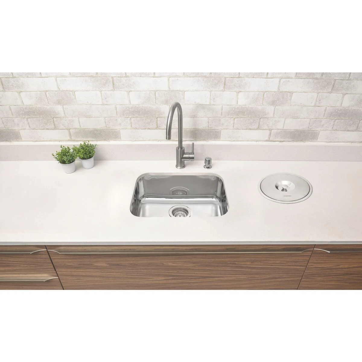 Cuba de embutir Tramontina Lavínia 47 BL em aço inox alto brilho 47x30 cm com furo para válvula de 3 1/2"