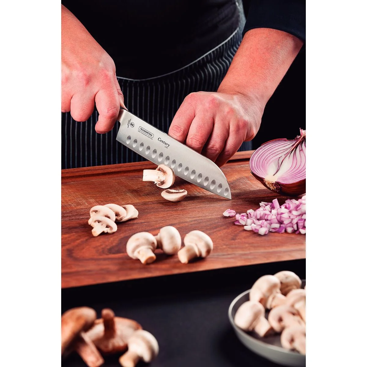 Faca Santoku Tramontina Century com Lâmina em Aço Inox e Cabo em Policarbonato Preto e Fibra de Vidro 7"