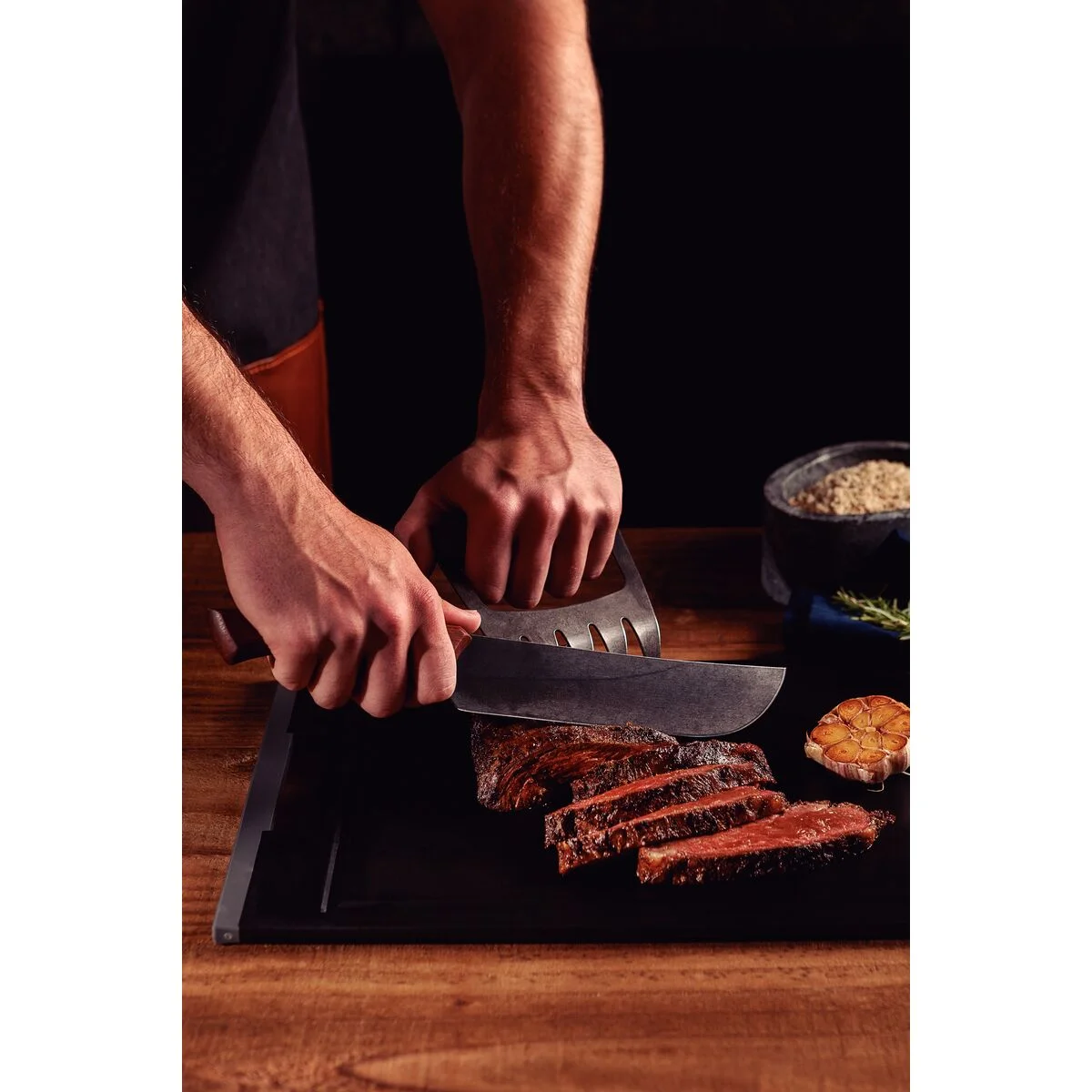 Faca para Carne Tramontina Churrasco Black com Lâmina em Aço Inox Escurecido e Cabo de Madeira 8"