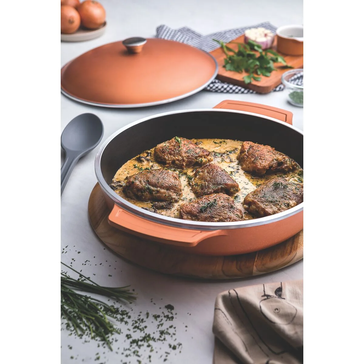 Frigideira Tramontina Lyon em Alumínio Forjado com Revestimento Interno e Externo Antiaderente Starflon Dourado com Tampa 32 cm 4,3 L