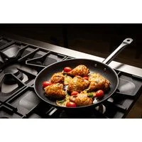 Frigideira Tramontina Professional Rasa em Aço Inox com Fundo Triplo Revestimento Interno em Antiaderente com Cabo 26 cm 2,2 L