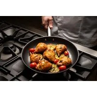 Frigideira Tramontina Professional Rasa em Aço Inox com Fundo Triplo Revestimento Interno em Antiaderente com Cabo 26 cm 2,2 L