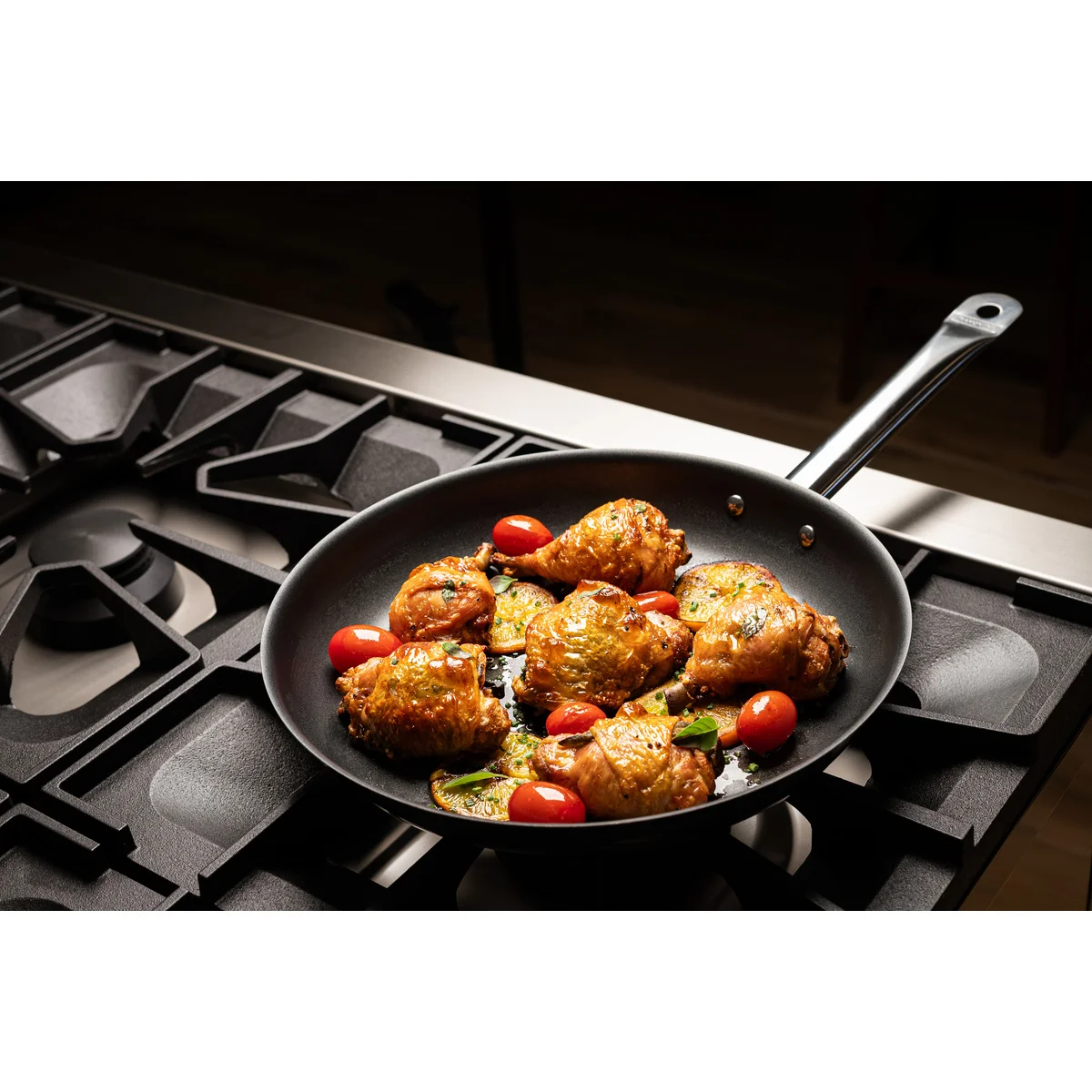 Frigideira Tramontina Professional Rasa em Aço Inox com Fundo Triplo Revestimento Interno em Antiaderente com Cabo 26 cm 2,2 L