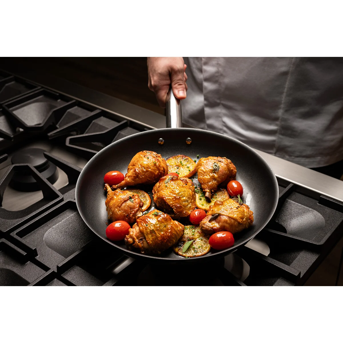 Frigideira Tramontina Professional Rasa em Aço Inox com Fundo Triplo Revestimento Interno em Antiaderente com Cabo 26 cm 2,2 L
