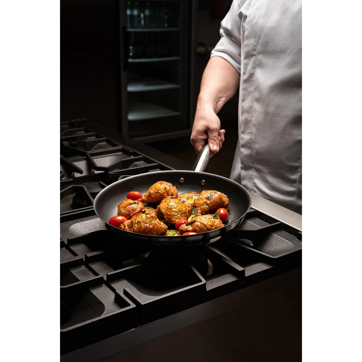 Frigideira Tramontina Professional Rasa em Aço Inox com Fundo Triplo Revestimento Interno em Antiaderente com Cabo 26 cm 2,2 L