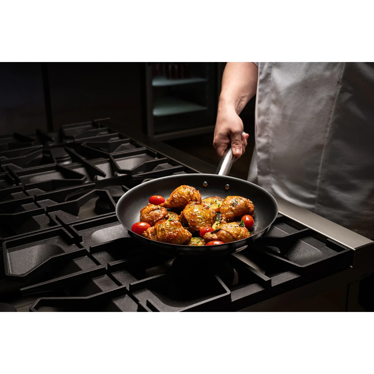 Frigideira Tramontina Professional Rasa em Aço Inox com Fundo Triplo Revestimento Interno em Antiaderente com Cabo 26 cm 2,2 L