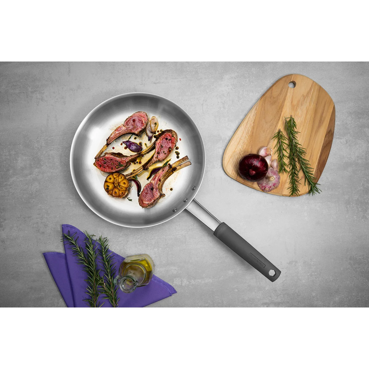 Frigideira Tramontina Professional em Aço Inox com Fundo Triplo e Cabo com Luva de Silicone Removível 26 cm