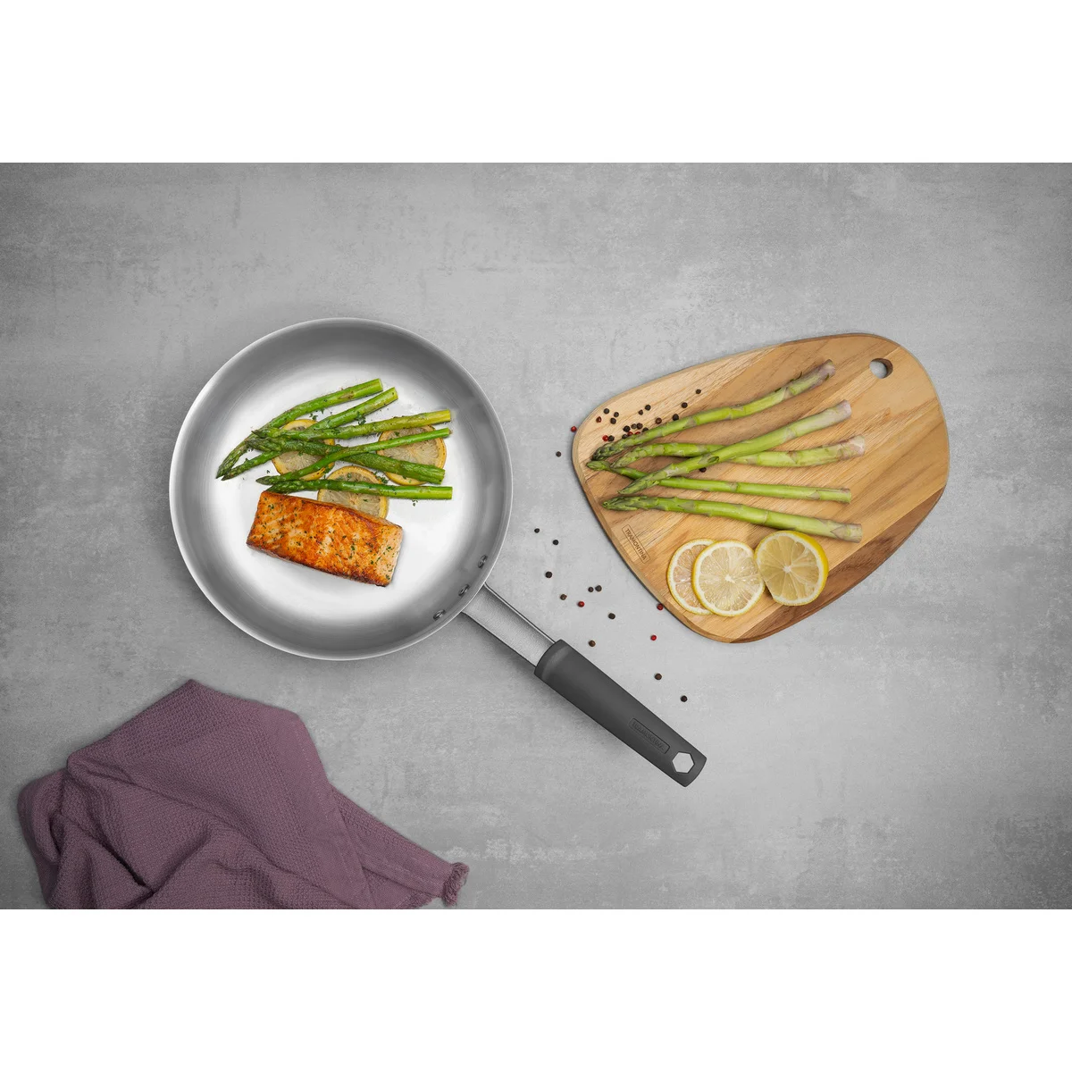 Frigideira Tramontina Professional em Aço Inox com Fundo Triplo e Cabo com Luva de Silicone Removível 26 cm