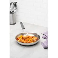 Frigideira Tramontina Professional em Aço Inox com Fundo Triplo e Cabo com Luva de Silicone Removível 20 cm