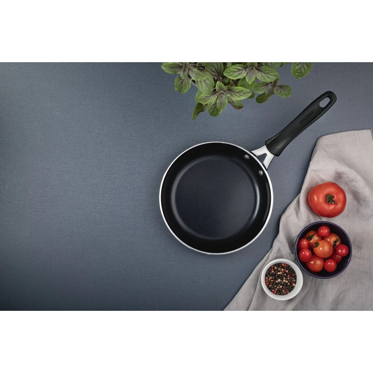 Frigideira Tramontina Tunis em Alumínio com Revestimento Interno Cerâmico e Externo Siliconado Azul Mediterrâneo 20 cm 0,9 L