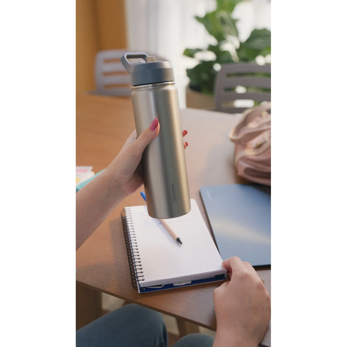 Garrafa Térmica Tramontina 650 ml Inox com Canudo