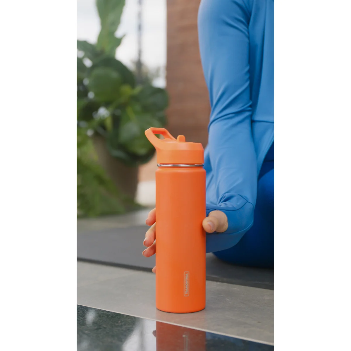 Garrafa Térmica Tramontina 650 ml em Aço Revestido Laranja com Canudo