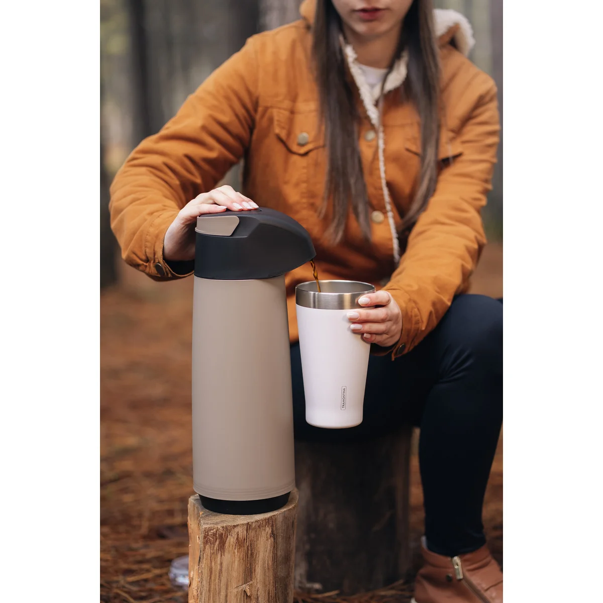 Garrafa Térmica Tramontina Exata em Plástico Bege com Ampola de Vidro 1,8 L