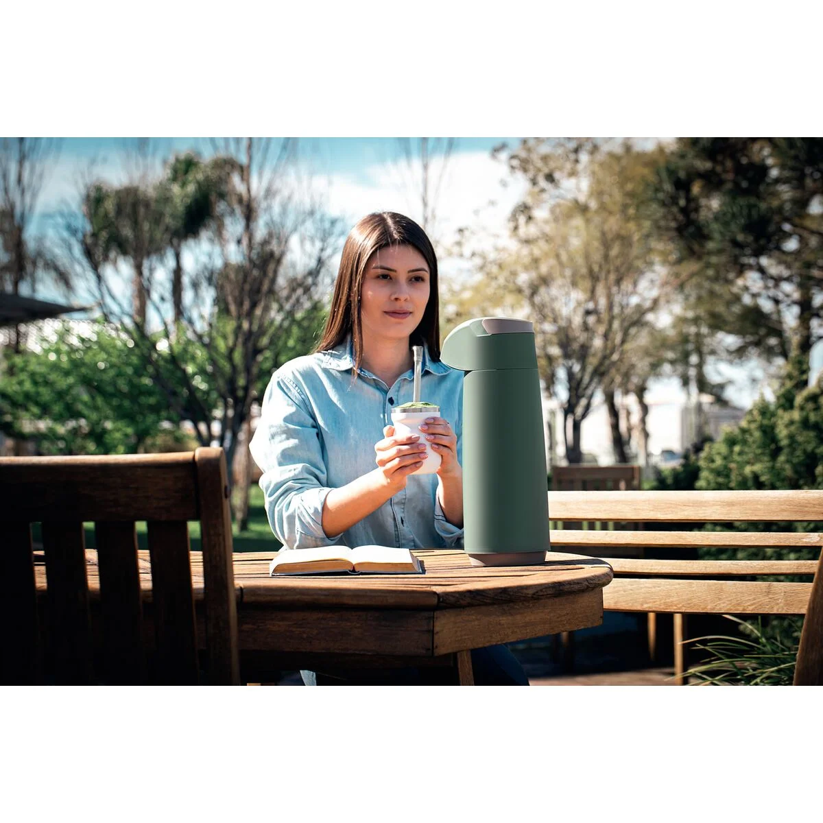 Garrafa Térmica Tramontina Exata em Plástico Verde com Ampola de Vidro 1,8 L