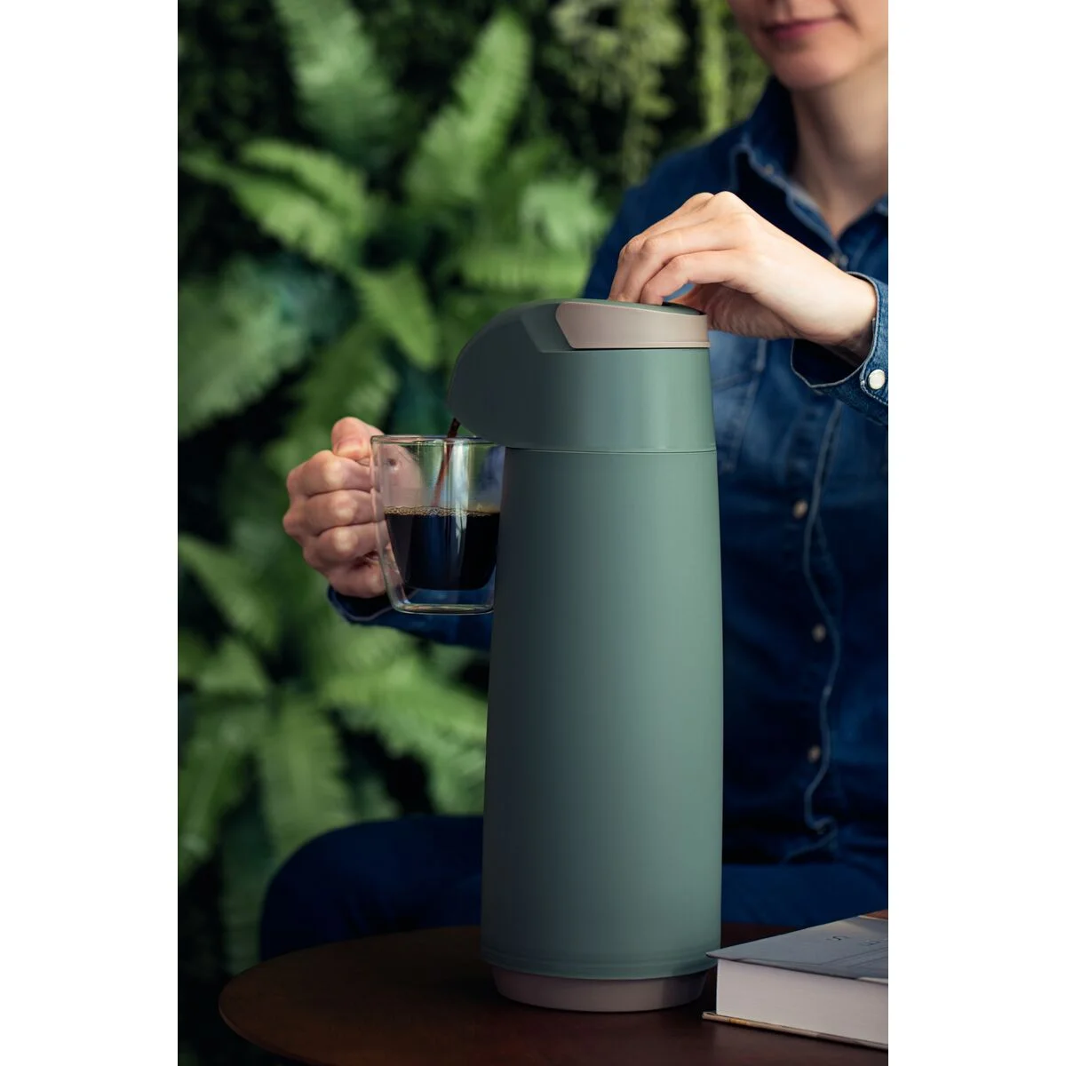 Garrafa Térmica Tramontina Exata em Plástico Verde com Ampola de Vidro 1,8 L