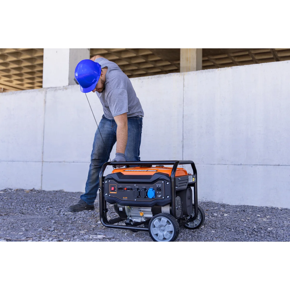 Gerador Elétrico a Gasolina Tramontina GGT2200M 2000 W Bivolt