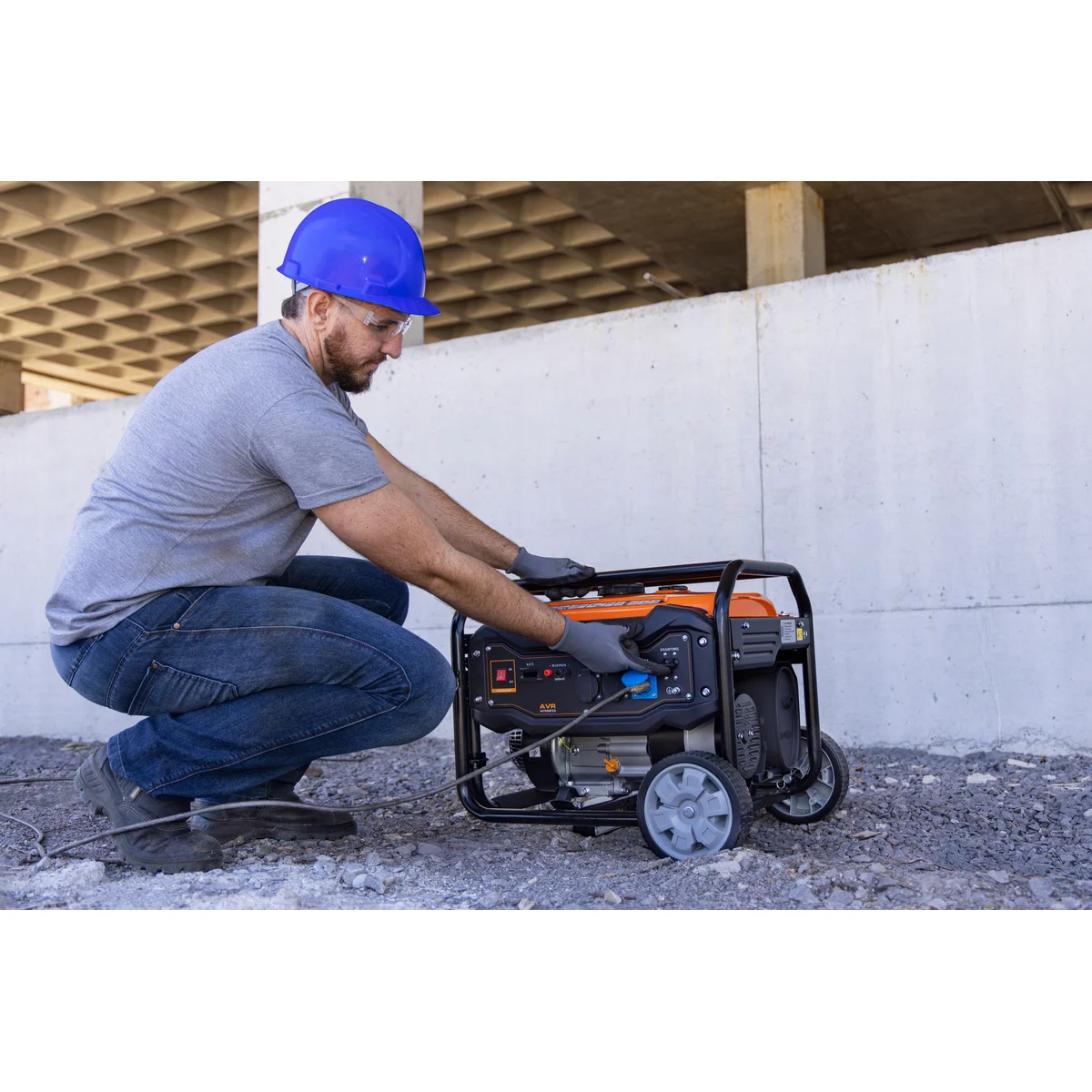 Gerador Elétrico a Gasolina Tramontina GGT2200M 2000 W Bivolt