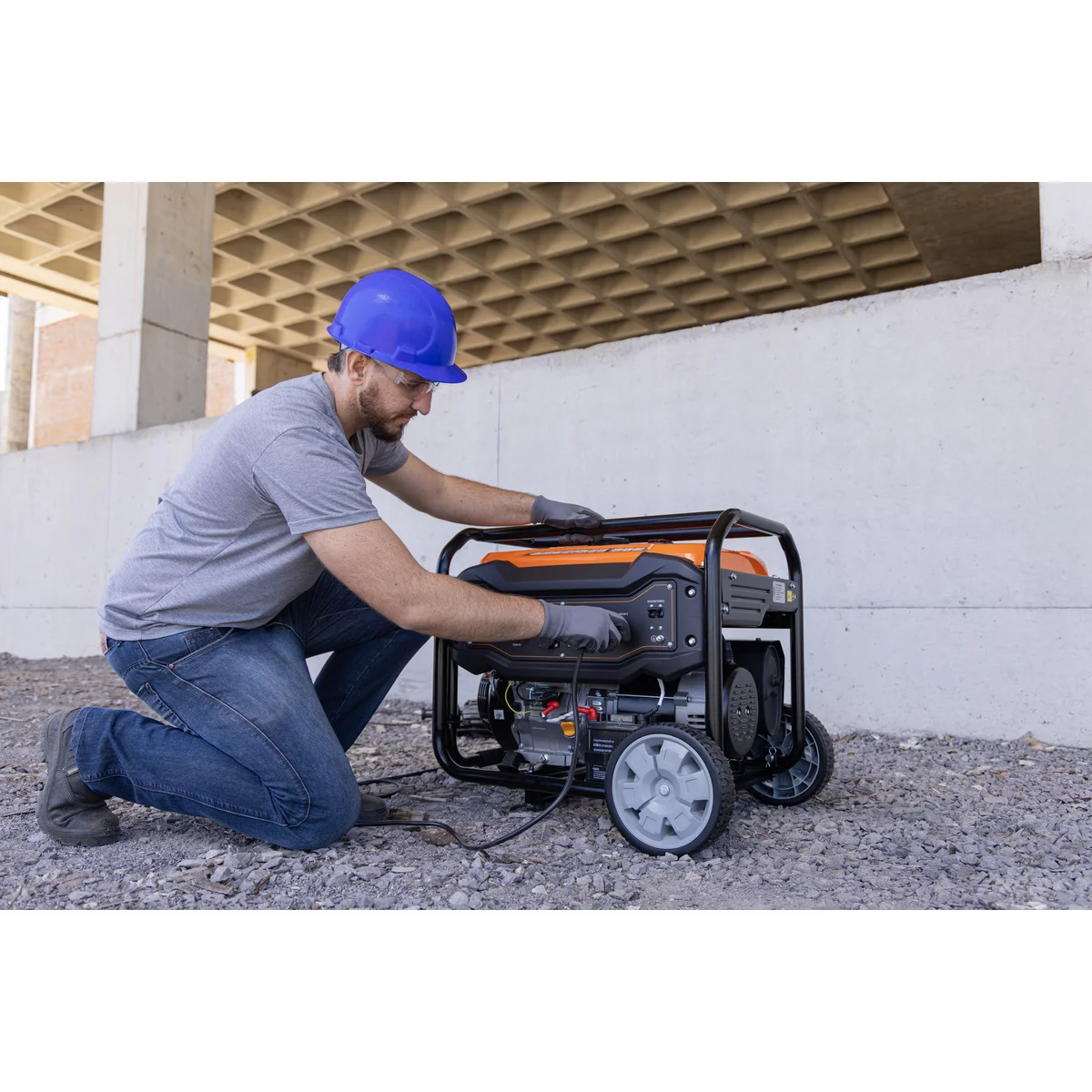 Gerador Elétrico a Gasolina Tramontina GGT7000E 6500 W Bivolt