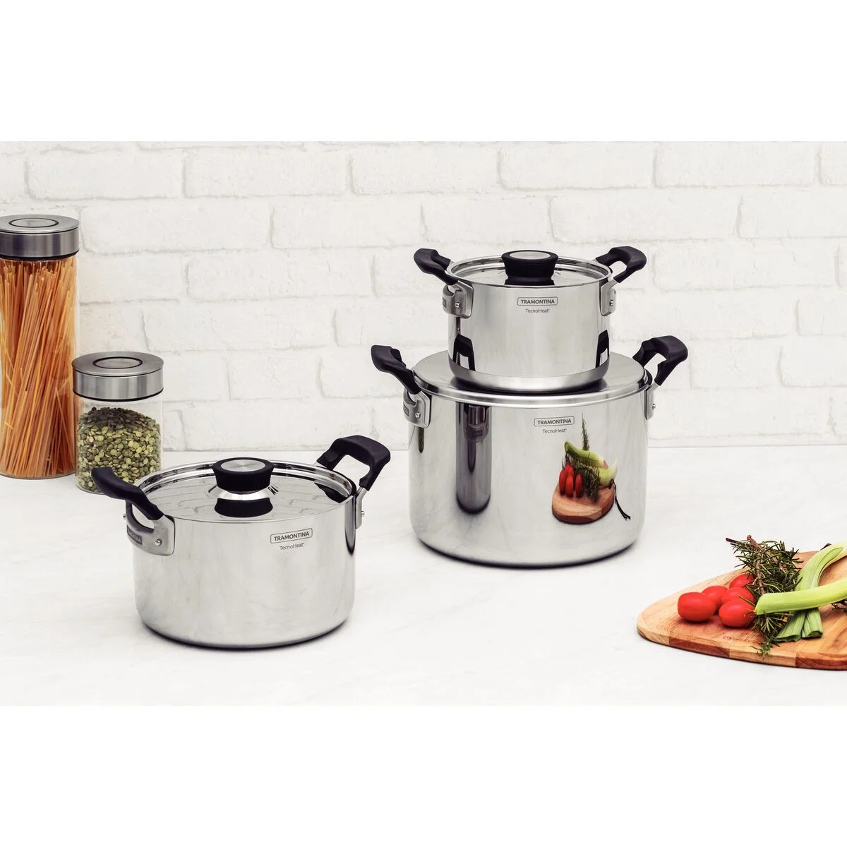 Jogo de Panelas Tramontina Grano Compact em Aço Inox com Corpo Triplo e Alças com Revestimento em Silicone Preto 3 Peças