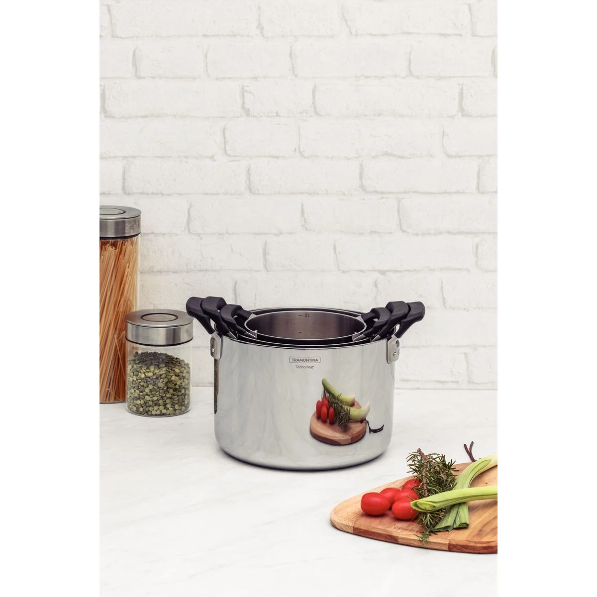 Jogo de Panelas Tramontina Grano Compact em Aço Inox com Corpo Triplo e Alças com Revestimento em Silicone Preto 3 Peças